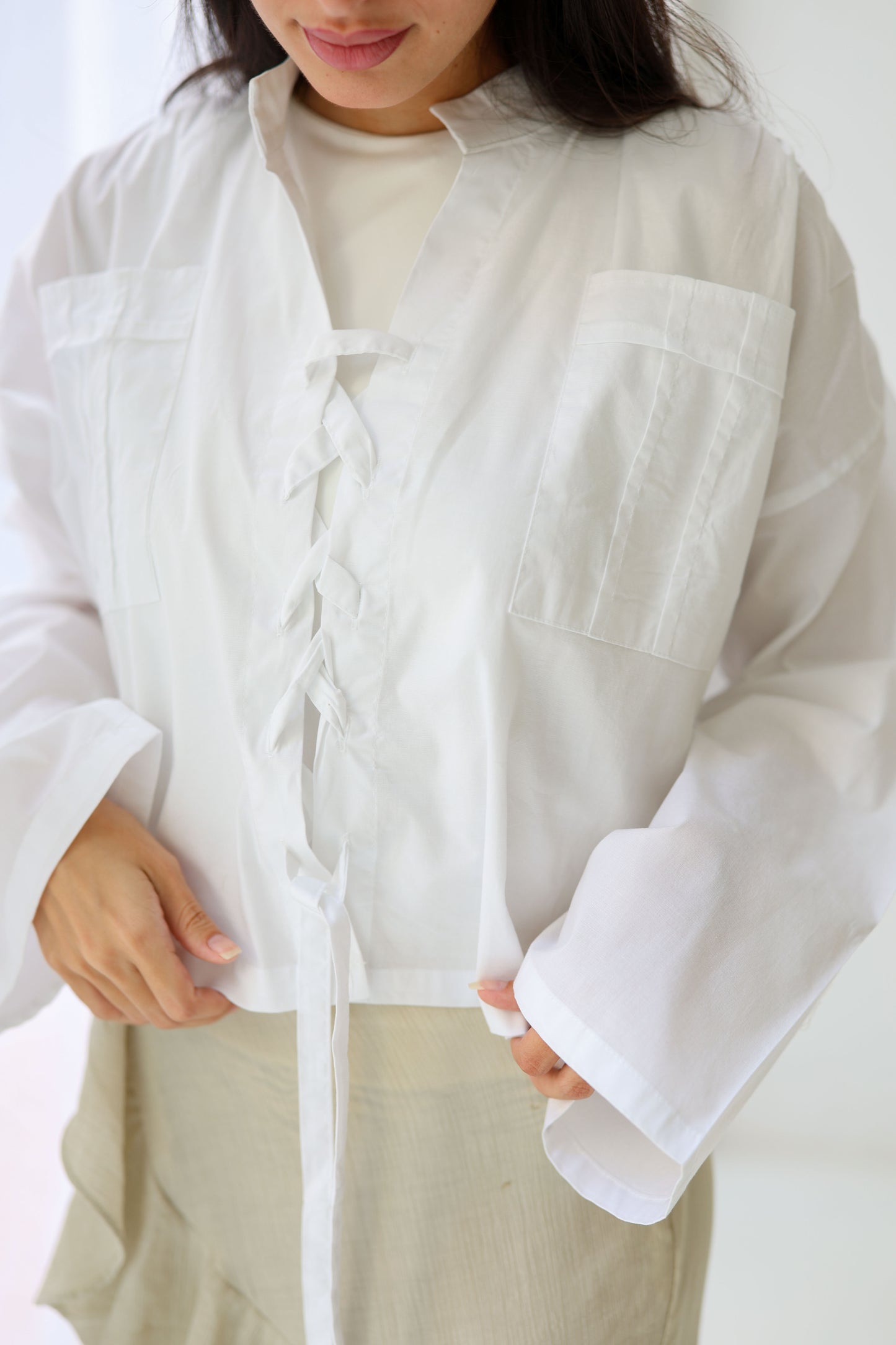 Poplin White shirt with tie detail