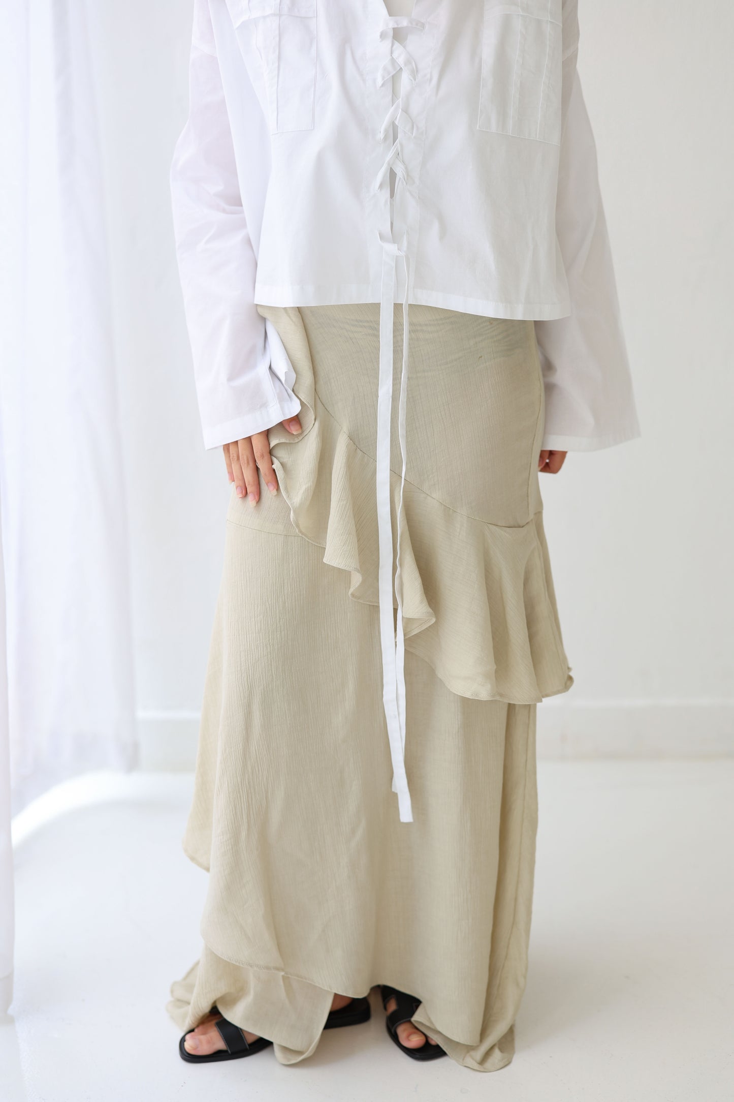 Crinkled ruffles skirt in Beige