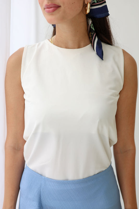 Round neck basic top in white