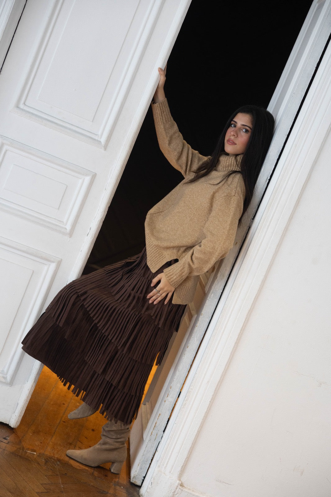 The fringe statement skirt in brown