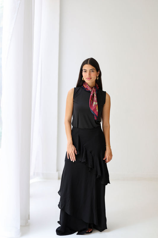 Crinkled ruffles skirt in Black