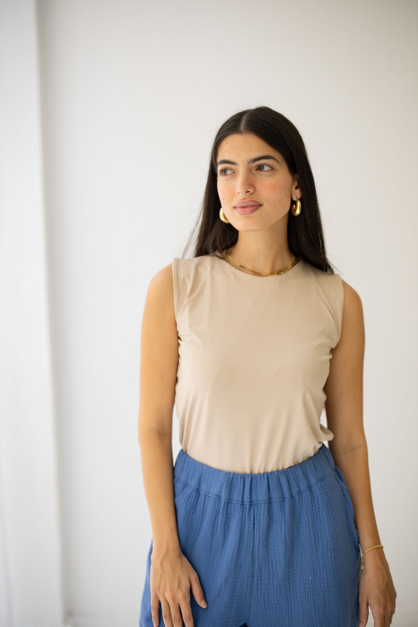 Round neck basic top in beige