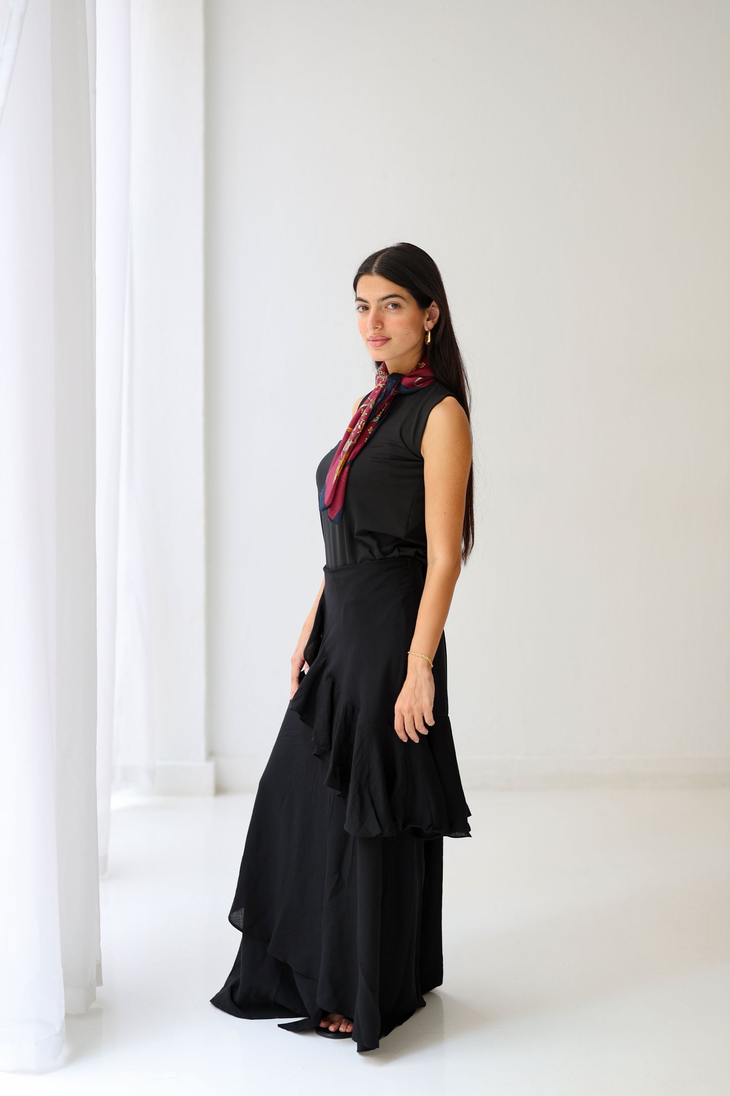 Crinkled ruffles skirt in Black