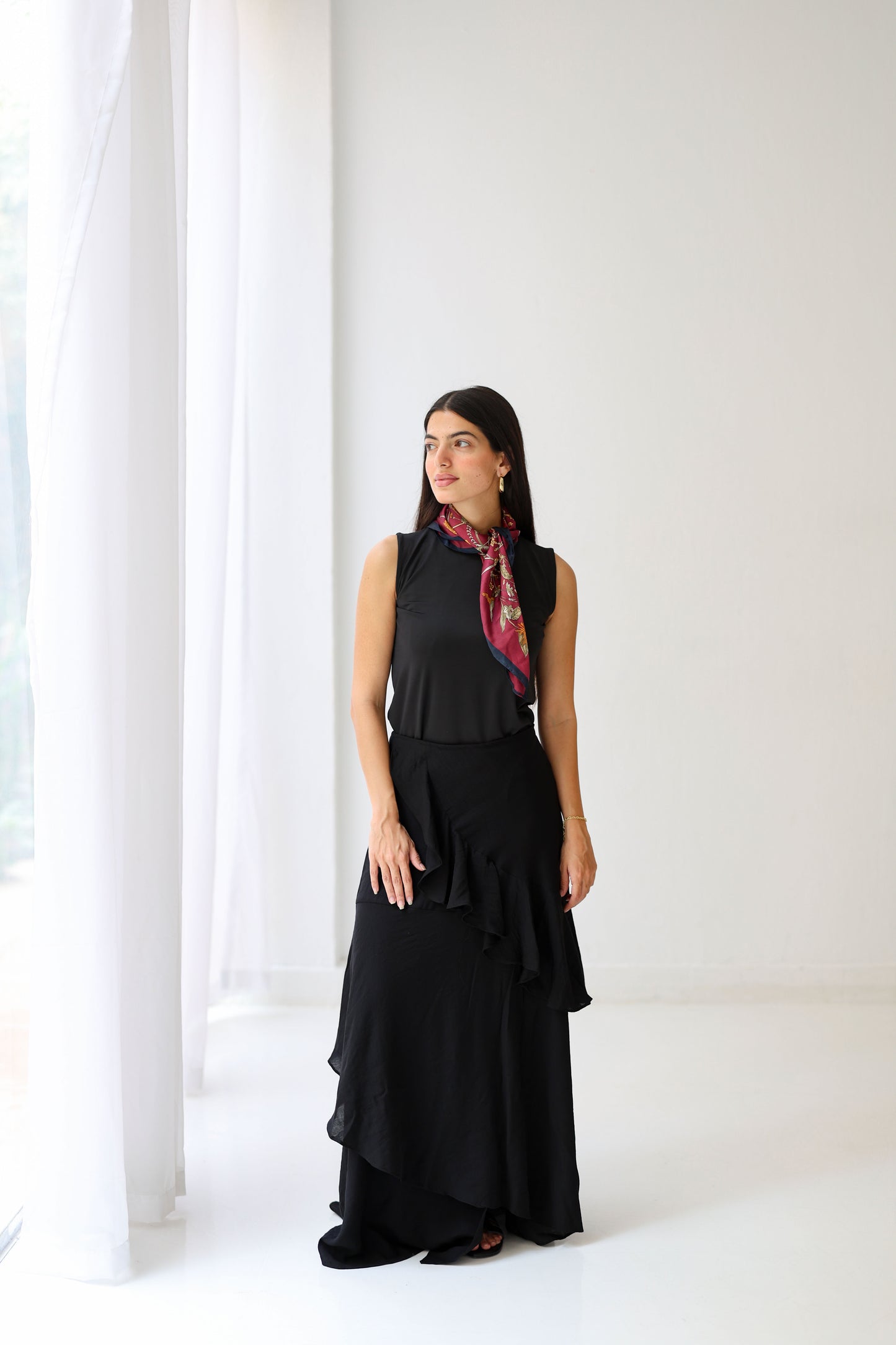 Crinkled ruffles skirt in Black